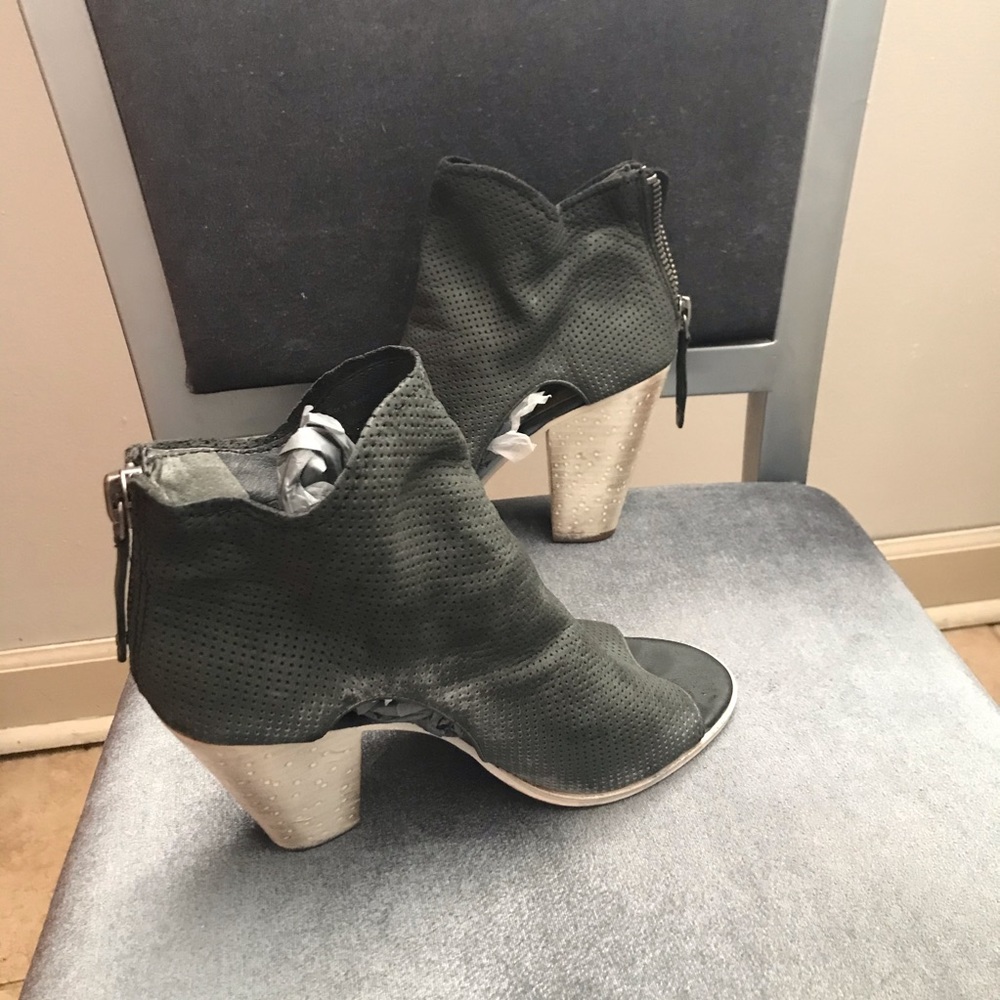 Shoes - Picture 3 of 3